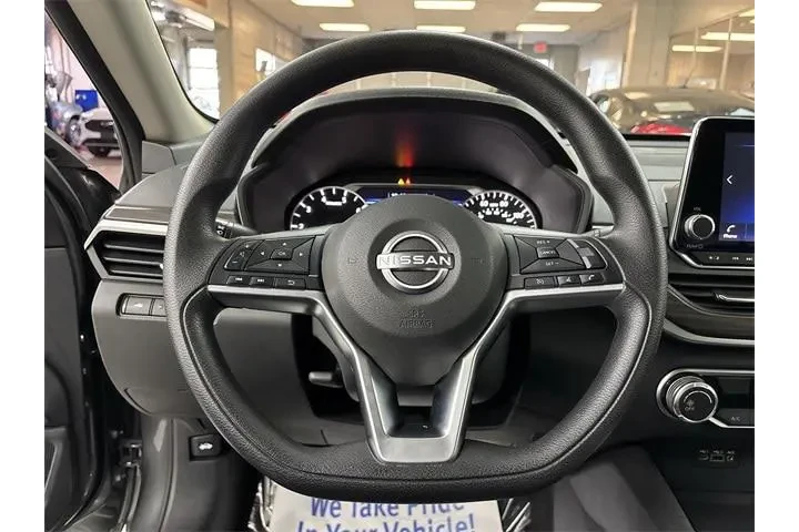 $17900 : Nissan Altima 2024 2.5 SV 4d image 6
