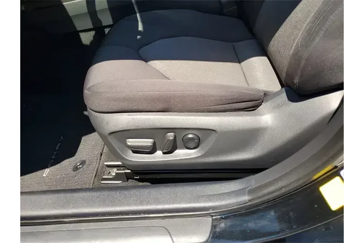 $18990 : Toyota Camry 2022 LE 4dr Sed image 10