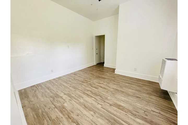 $1525 : ¡Estudio Remodelado $1,525 image 3