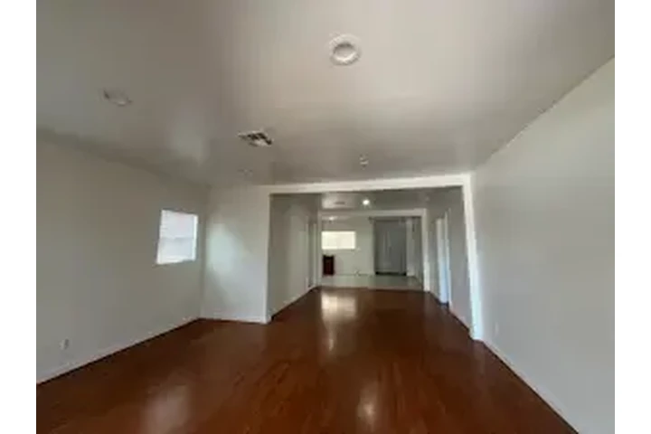 SUR LOS ANGELES  RENTO CASA image 6