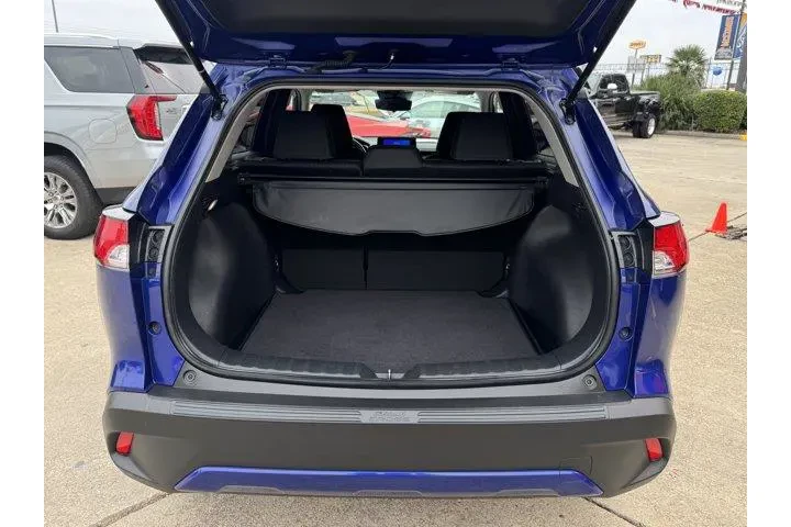 $24884 : Toyota Corolla Cross 2024 LE image 6