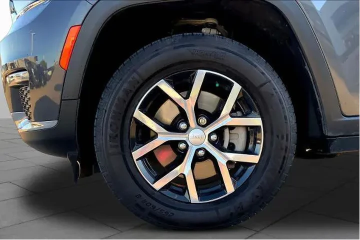 $28941 : Jeep Grand Cherokee L 2023 4 image 10