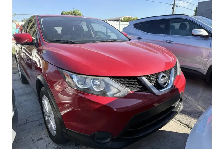 $6300 : 2017 Rogue Sport SL image 2