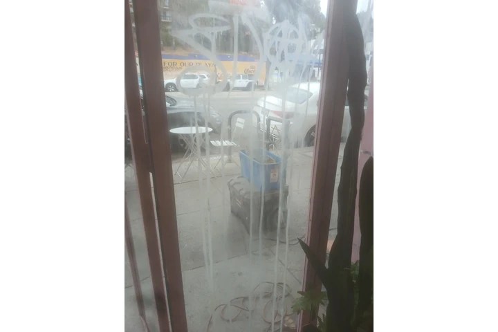 $1 : Limpieza de graffitis image 1