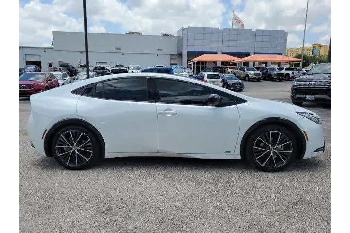 $34985 : Toyota Prius 2024 AWD LE 4dr image 2