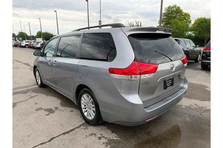 $5980 : 2011 Sienna XLE image 4