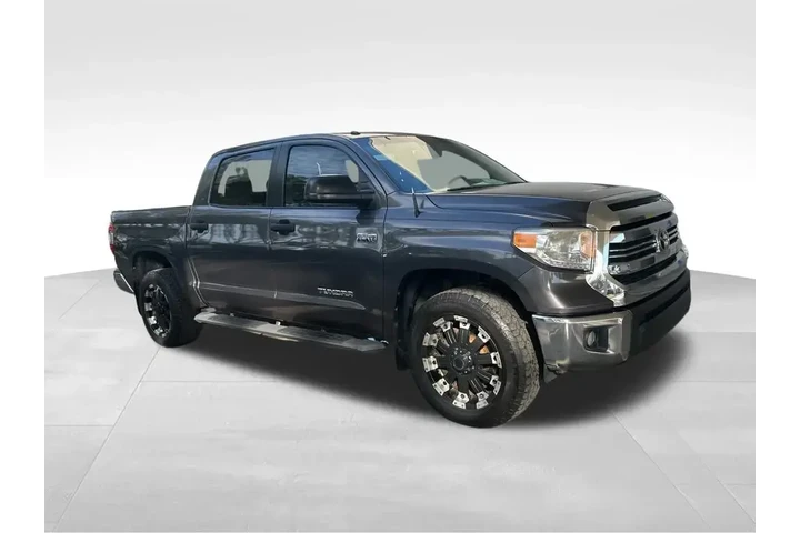 $31087 : Toyota Tundra 2017 4x4 SR5 4 image 2