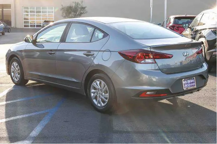 $9798 : Hyundai ELANTRA 2019 SE 4dr image 4