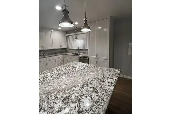 $1050 : Woodbridge Dr, Garden Grove CA image 2