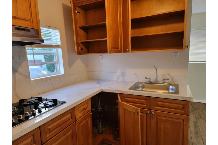 $1500 : Estudio con entrada privada image 3