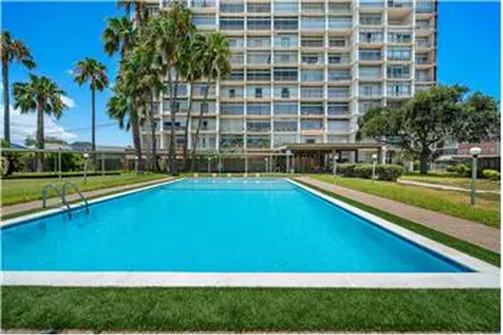 $1600 : Rental property with 1 bedro image 1