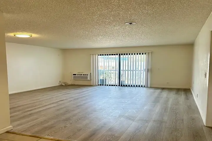 $1400 : 1 Bedroom Apt in koreatown LA image 3