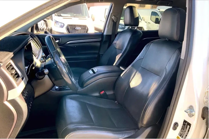 $18353 : Toyota Highlander 2016 Limit image 7