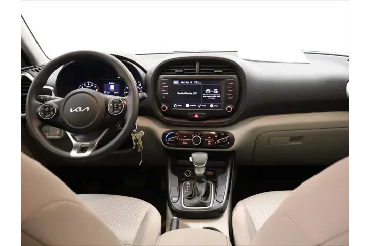 $15807 : Kia Soul 2022 LX 4dr Crossov image 6