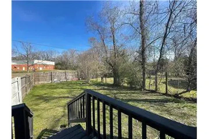 $1200 : Rental property with 1 bedro image 8