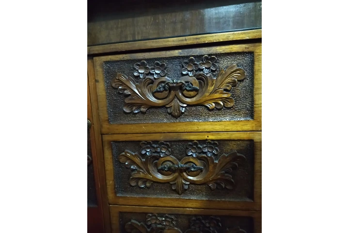 $800000 : Comedor en madera tallado. image 7