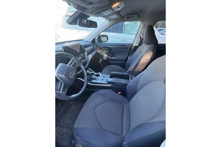 $37008 : Toyota Highlander Hybrid 202 image 4