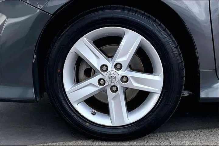 $12985 : Toyota Camry 2013 SE 4dr Sed image 9