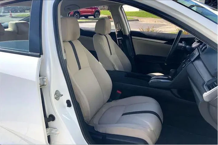 $19985 : Honda Civic 2018 LX 4dr Seda image 7