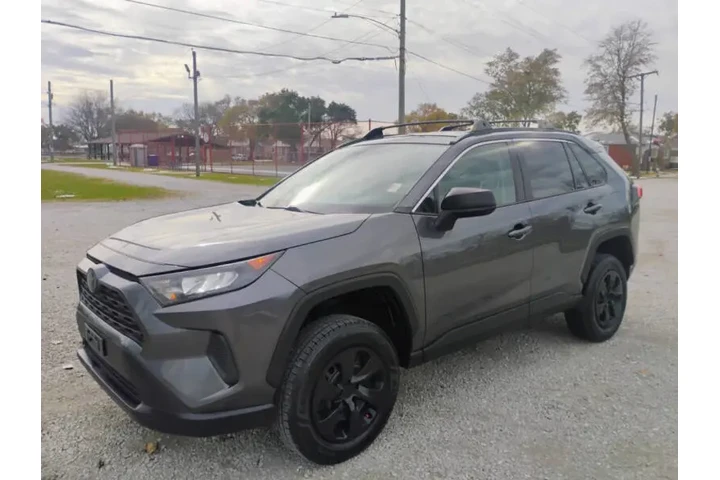 $15997 : 2019 RAV4 LE image 1