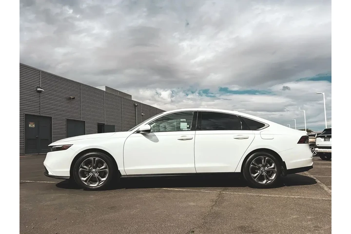 $24938 : Honda Accord 2023 EX 4dr Sed image 2