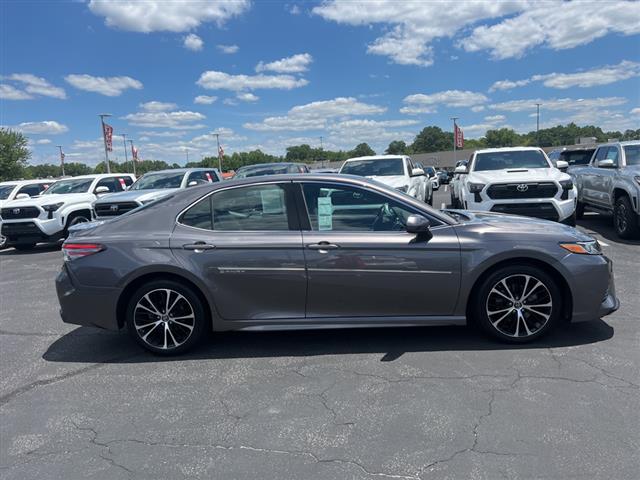 $18990 : PRE-OWNED 2019 TOYOTA CAMRY SE image 8