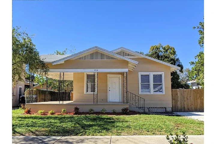 $1000 : Fully renovated updated 3 home image 1