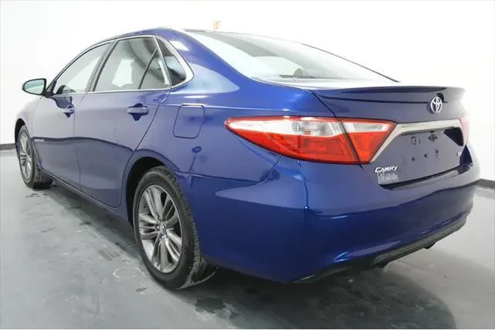 $7951 : Toyota Camry 2015 SE 4dr Sed image 5