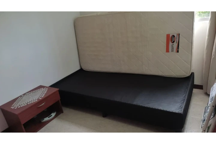 $1000000 : Vendo cama y 2 bases cama image 2