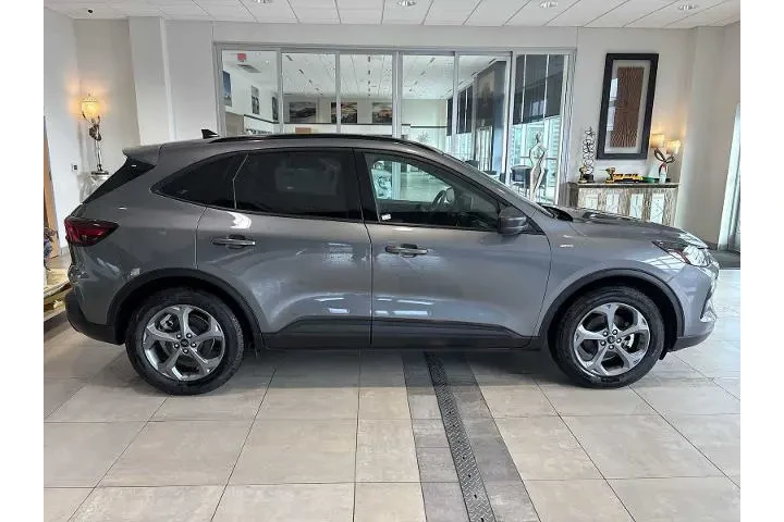 $23400 : Ford Escape 2025 ST-Line 4dr image 2
