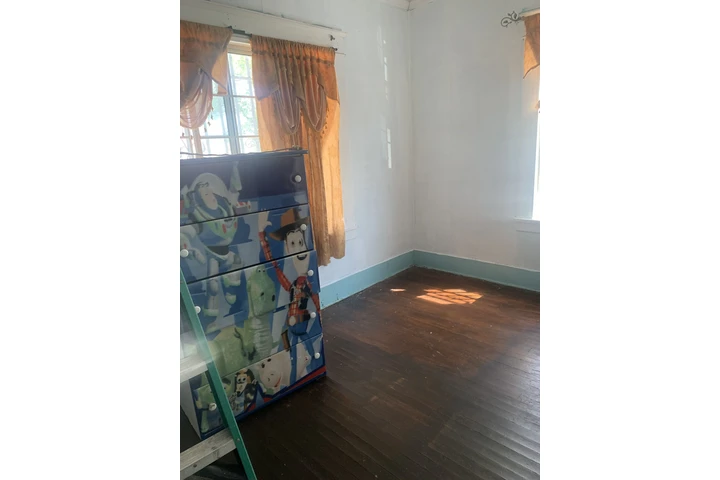 $1100 : Se renta cuarto image 2