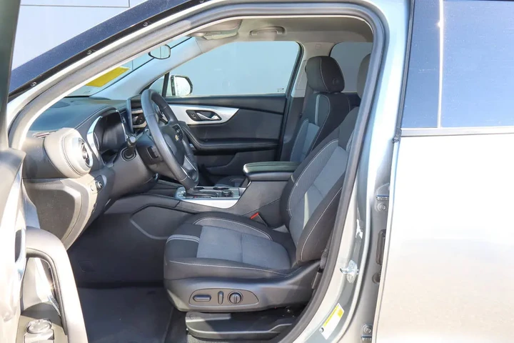 $27587 : 2025 Blazer FWD 4dr LT w/2LT image 7