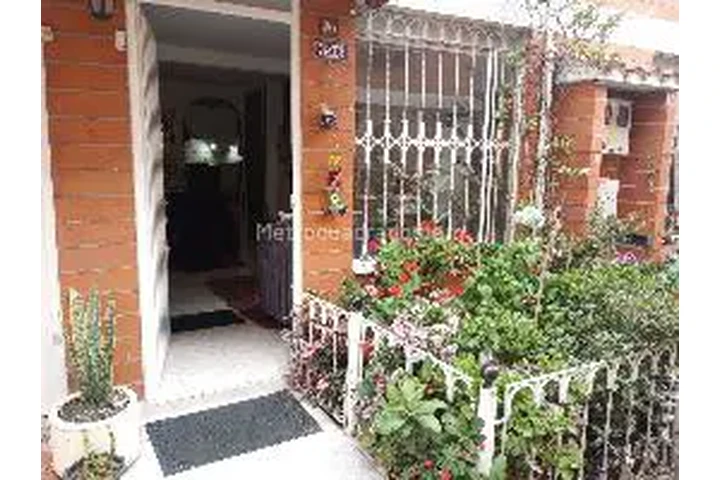 $220000000 : Vendo hermosa casa en Tintal image 3