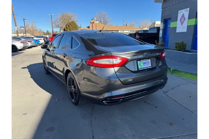 2016 Fusion SE image 7