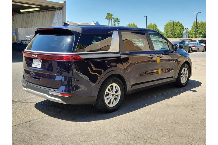 $22998 : Kia Carnival 2022 LX 4dr Min image 5