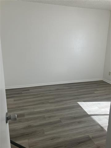 $1450 : 1 bed 1bath image 2