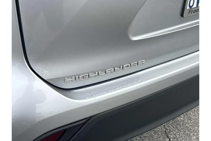 $33780 : Toyota Highlander Hybrid 202 image 6