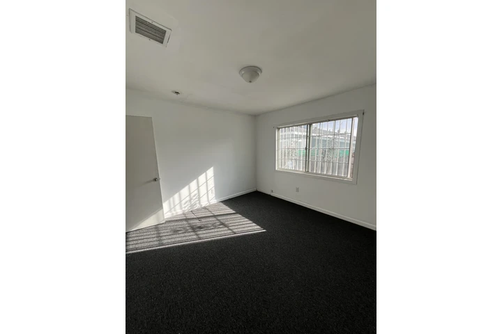 $850 : Se Renta Cuarto image 2