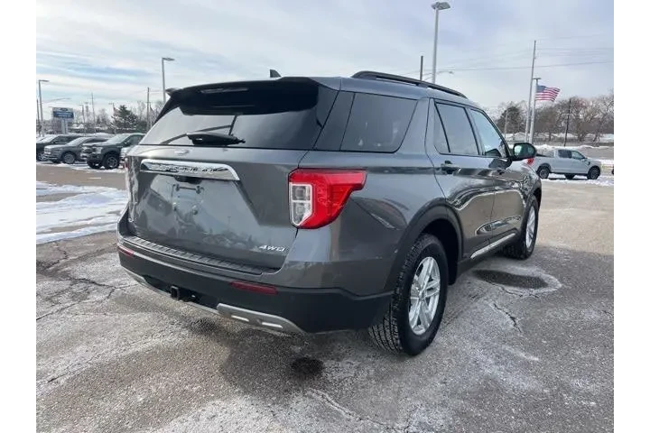$28074 : Ford Explorer 2023 AWD XLT 4 image 4