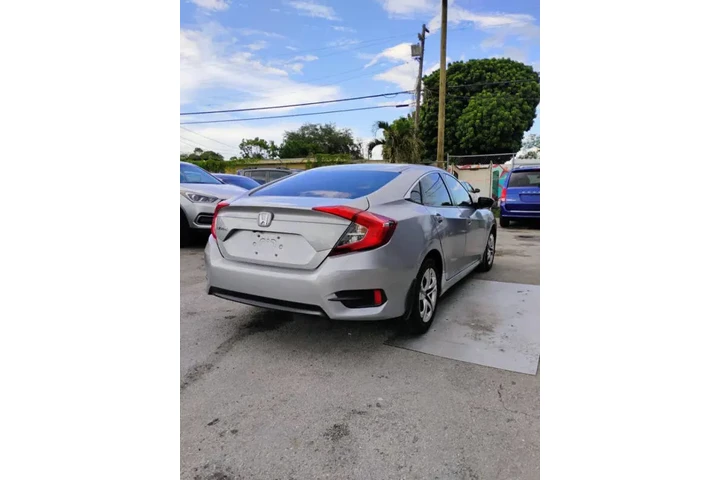 $8900 : 2016 Civic LX image 6