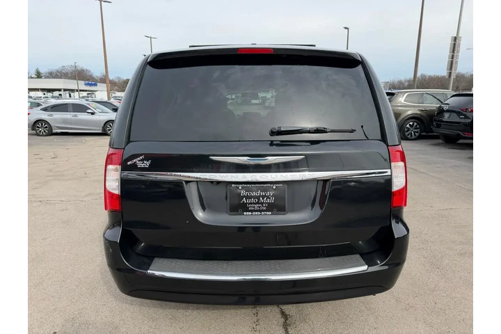 $5980 : 2016 Town & Country 4dr Wgn T image 3