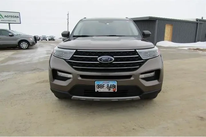 $23950 : Ford Explorer 2021 AWD XLT 4 image 2