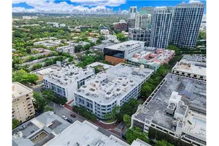 $3900 : Rental property with 1 bedro image 2