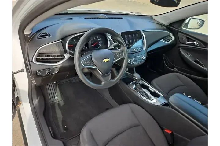 $17987 : Chevrolet Malibu 2023 LT 4dr image 10