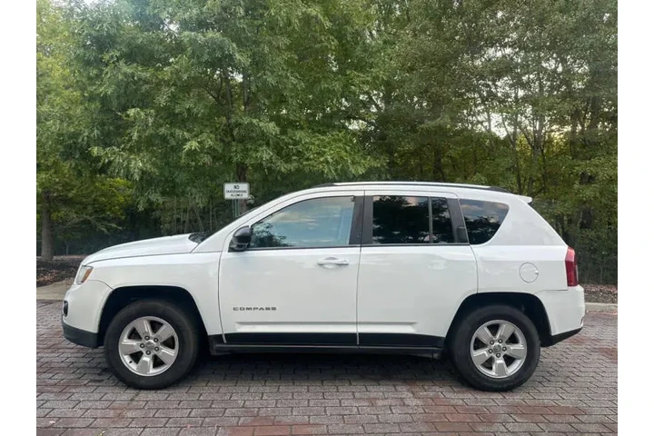 $3999 : 2014 Compass Altitude Edition image 4