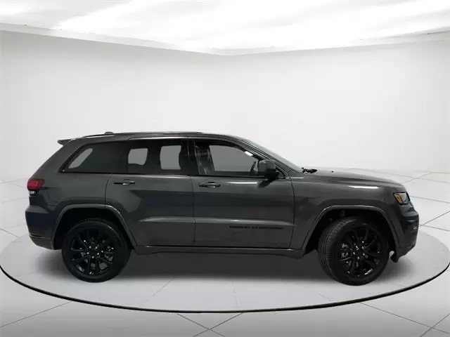 $25749 : Pre-Owned 2021 Grand Cherokee image 2