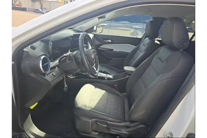 $23995 : Chevrolet Trax 2025 LT 4dr C image 1