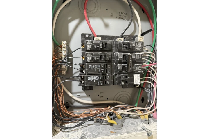 Electrisidad 24 horas image 1