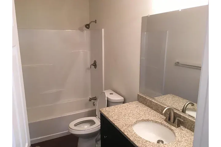 $1200 : Rent image 5