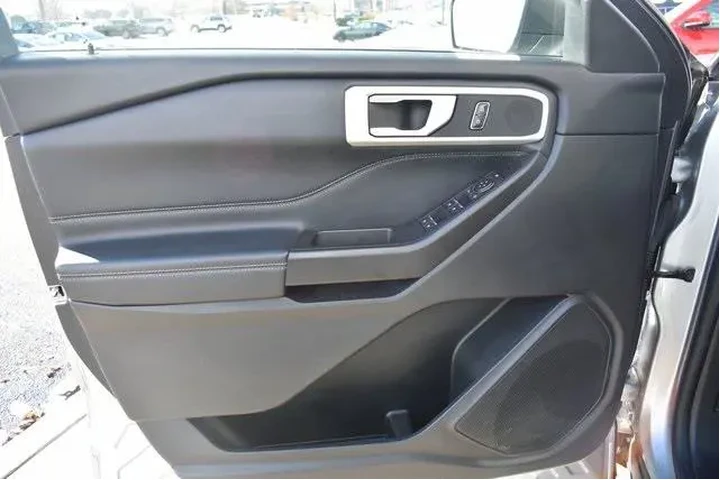 $24856 : Ford Explorer 2020 AWD XLT 4 image 8